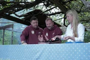 Fritz (m.) und Tamino Grampelhuber mit Elizabeth Poett