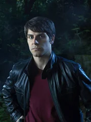 (1. Staffel) - Als Nachfahre der Familie Grimm hat Nick Burkhardt (David Giuntoli) die Fähigkeit, übernatürliche Gefahren zu sehen und sie auch zu bekämpfen. Als er diese Fähigkeit erkennt, ändert sich sein Leben grundlegend. (1. Staffel) - Als Nachfahre der Familie Grimm hat Nick Burkhardt (David Giuntoli) die Fähigkeit, übernatürliche Gefahren zu sehen und sie auch zu bekämpfen. Als er diese Fähigkeit erkennt, ändert sich sein Leben grundlegend.
