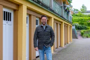 Moderator Richard Deutinger während "Heimatleuchten - Wasser, Wald und Wein – Unterwegs in der Thermenregion" in Bad Vöslau, Niederösterreich, Österreich. Moderator Richard Deutinger während "Heimatleuchten - Wasser, Wald und Wein – Unterwegs in der Thermenregion" in Bad Vöslau, Niederösterreich, Österreich.