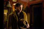 Die Ermittlungen in einem neuen Fall f&uuml;hren Monroe (Silas Weir Mitchell) in einen Laden, der ganz besondere Waren anbietet ...