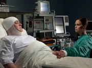 Bertram Sch&ouml;negge (Bernd Stegemann) hat die Operation gut &uuml;berstanden. Caro (Sandra S. Leonhard) und ihr Vater haben so die Chance, alle Unklarheiten aus dem Weg zu r&auml;umen und sich zu vers&ouml;hnen.