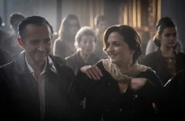Vorne: Josef (Harald Schrott), Ragusa (Erika Marozs&aacute;n)