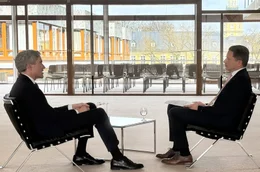 Die Grundrechte in der Pandemie: ARD-Rechtsexperte Frank Br&auml;utigam (r.) im Gespr&auml;ch mit dem Pr&auml;sidenten des Bundesverfassungsgerichts, Stephan Harbarth