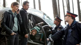 LKA-Kommissarin Sandra Mohr (Miriam Stein, li.) und ihr Chef Sascha Bergmann (Hary Prinz) ermitteln im Mord an einer Journalistin (Julia Cencig). Der &ouml;rtliche Polizeichef Max Leitgeb (Thomas Stipsits, re.) und ein Kollege waren vorher schon am Fundort.