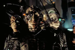 Die Borg, eine kybernetische Spezies mit kollektivem Bewusstsein, starten eine Invasion des F&ouml;derationsgebietes.