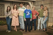 (v.li.): Missy Cooper (Raegan Revord), Mary Cooper (Zoe Perry), George Cooper Sr. (Lance Barber), Sheldon Cooper (Iain Armitage), Constance ‚Meemaw‘ Tucker (Annie Potts), George Cooper Jr. (Montana Jordan), Mandy (Emily Osment). (v.li.): Missy Cooper (Raegan Revord), Mary Cooper (Zoe Perry), George Cooper Sr. (Lance Barber), Sheldon Cooper (Iain Armitage), Constance ‚Meemaw‘ Tucker (Annie Potts), George Cooper Jr. (Montana Jordan), Mandy (Emily Osment).
