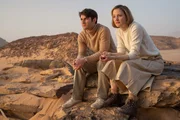 Der junge Adolf Opel (Tobias Resch) hilft Ingeborg Bachmann (Vicky Krieps) zu vergessen.