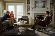L-R: Arnold (Tommy Lee Jones) und Kay (Meryl Streep) sind peinlich ber&uuml;hrt von den doch sehr direkten Fragen des Eheberaters Dr. Bernie Feld (Steve Carell).