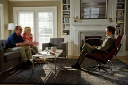 L-R: Arnold (Tommy Lee Jones) und Kay (Meryl Streep) sind peinlich ber&uuml;hrt von den doch sehr direkten Fragen des Eheberaters Dr. Bernie Feld (Steve Carell).