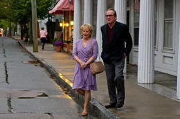 Im romantischen St&auml;dtchen Hope Springs versuchen Kay (Meryl Streep) und Arnold (Tommy Lee Jones) wieder zueinander zu finden.
