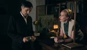 Josef (Harald Schrott), Pensionswirtin (Nicole Beutler)