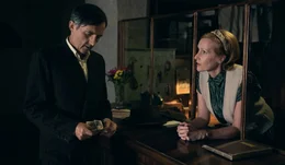 Josef (Harald Schrott), Pensionswirtin (Nicole Beutler)