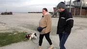Sandra, Angelo und Hund Balou sind heute am Nordseestrand. Angelo hat schulfrei, weshalb ein Ausflug ans Meer m&ouml;glich ist. Auch wenn es sch&ouml;n ist, haben sie nicht mit der kalten Brise gerechnet.