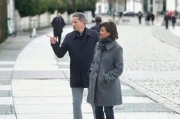 Wie gut ist unser Grundgesetz? Sandra Maischberger und ARD-Rechtsexperte Frank Br&auml;utigam machen den Check.