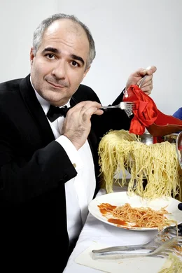 Stefan (Michael Niavarani)
