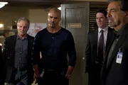 Versuchen, einen Serientäter zur Strecke zu bringen: Detective Tom Landry (John Posey, l.), Morgan (Shemar Moore, 2.v.l.), Hotch (Thomas Gibson, 2.v.r.) und Rossi (Joe Mantegna, r.) ... Versuchen, einen Serientäter zur Strecke zu bringen: Detective Tom Landry (John Posey, l.), Morgan (Shemar Moore, 2.v.l.), Hotch (Thomas Gibson, 2.v.r.) und Rossi (Joe Mantegna, r.) ...