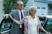 Nach au&szlig;en heile Welt: Kay (Meryl Streep) und Arnold (Tommy Lee Jones) scheinen auch nach 30 Ehejahren noch gl&uuml;cklich. (Lizenzzeit bis 30.09.2026)