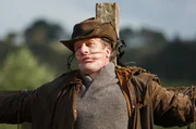 Ein Mordopfer als Vogelscheuche aufgeh&auml;ngt: Phillip Henderson (Mike Edward).