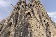 Seit der Fertigstellung des Hauptturms im Februar 2026 ist die Sagrada Fam&iacute;lia die h&ouml;chste Kirche der Welt.