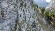 Mich Kemeter klettern am Felsen . Mich Kemeter klettern am Felsen .