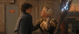 Freddy Freeman (Jack Dylan Grazer) und Hespera (Helen Mirren)