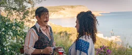 Ilias (Kostas Antalopoulos) und Rina (Claudia Kottal) haben unterschiedliche Ideen, was Johannes&rsquo; Erbe angeht.