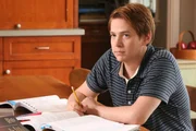 Kurz vor dem Tod des Nachhilfelehrers hatte sein Sch&uuml;ler Jacob Casey (Justin Castor) Kontakt zu ihm. Z&auml;hlt er dadurch zu den Tatverd&auml;chtigen oder hat seine ver&auml;rgerte Mutter ein viel gr&ouml;&szlig;eres Tatmotiv?