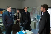 Im Bild: Toni Lorant (Nicholas Ofczarek), Gloria Lorant (Jasmin Gerat), Steve Nash (Alexander Jagsch), Freddy Turek (Dominik Warta).