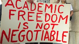 Lehrkr&auml;fte der Columbia University prangern bei einem Pressetermin Angriffe auf die akademische Freiheit an.
