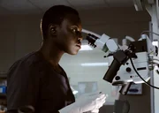 Dr. Mina Okafor (Shaunette Ren&eacute;e Wilson) ist eine aufstrebende Chirurgin. Doch ein Kollege legt ihr gro&szlig;e Steine in den Weg ...