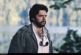 Hector Cyr (Oliver Platt)