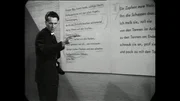 Walter Jens interpretiert 1968 im Bayerischen Fernsehen das Gedicht "Anrufung des gro&szlig;en B&auml;ren" von Ingeborg Bachmann.