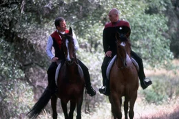 In der geheimnisvollen Zeitebene Nexus treffen Captain Kirk (William Shatner, l.) und Captain Picard (Patrick Stewart, r.) aufeinander.