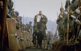 Vor der Entscheidungsschlacht in Germanien inspiriert Maximus (Russell Crowe, M.) die Truppen.