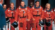 Gemeinsam mit seinem Team, bestehend aus A.J. Frost (Ben Affleck, 2.v.l.), Charles &sbquo;&Auml;&ograve;Chick&sbquo;&Auml;&ocirc; Chapple (Will Patton), Rockhound (Steve Buscemi, li.), Oscar Choi (Owen Wilson, re.) und Jayotis &sbquo;&Auml;&ograve;Bear&sbquo;&Auml;&ocirc; Kurleenbear (Michael Clarke Duncan,3.v.r.) soll Harry Stamper (Bruce Willis) in die Geschichte eingehen.