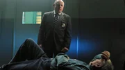 Captain Jim Brass (Paul Guilfoyle) sucht den inhaftierten ehemaligen Undersheriff McKeen (Conor O'Farrell, lieg.) im Gef&auml;ngnis auf.