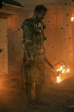 W&auml;hrend Pompeij von den Eruptionen des w&uuml;tenden Vesuv ersch&uuml;ttert wird, will Senator Corvus (Kiefer Sutherland) noch immer nur eines: die aufm&uuml;pfige Cassia nach Rom zu entf&uuml;hren ...