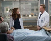 Dr. Megan Hunt (Abigail Spencer, l.); Dr. Owen Hunt (Kevin McKidd, r.) Dr. Megan Hunt (Abigail Spencer, l.); Dr. Owen Hunt (Kevin McKidd, r.)