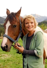 Ihre Rückkehr auf den heimatlichen Bertramshof hat die ehemalige Bankerin Maren Bertram (Uschi Glas) nicht bereut. Ihre Rückkehr auf den heimatlichen Bertramshof hat die ehemalige Bankerin Maren Bertram (Uschi Glas) nicht bereut.