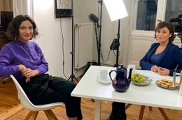 Hetze im Netz: Sandra Maischberger (r.) im Gespr&auml;ch mit Anna-Lena von Hodenberg, Co-Gr&uuml;nderin von HateAid