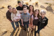 (v.li.): George Cooper Jr. (Montana Jordan), Mandy (Emily Osment), George Cooper Sr. (Lance Barber), Sheldon Cooper (Iain Armitage), Mary Cooper (Zoe Perry), Missy Cooper (Raegan Revord), Constance &sbquo;Meemaw&lsquo; Tucker (Annie Potts).