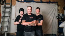 Angelo Zannin (M.) und seine S&ouml;hne Toni (r.) und Robin (l.) bauen Kulissen aus bekannten Hollywood Filmen nach.