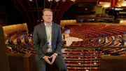 Der deutsche Abgeordnete Frank Schwabe im Europarat. Dass Politiker sich von Aserbaidschan und möglicherweise anderen Ländern kaufen lassen, habe er sich nicht vorstellen können, sagt er heute. Der deutsche Abgeordnete Frank Schwabe im Europarat. Dass Politiker sich von Aserbaidschan und möglicherweise anderen Ländern kaufen lassen, habe er sich nicht vorstellen können, sagt er heute.