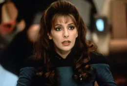 Die Halb-Betazoidin Deanna Troi (Marina Sirtis) ist als psychologische Beraterin auf der Enterprise NCC-1701-D t&auml;tig.
