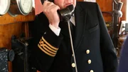 Kapitän telefoniert Kapitän telefoniert