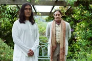 L-R: Umesh Varma (Ramon Tikaram) und Leonard Quinton (Robert Cavanah)