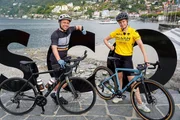 SRF-Redaktor Jan Fitze fährt, mit dem Fahrrad von Brissago bis nach Zermatt. Als Überraschung hat er für SRF-Redaktorin Seraina Bernet ein Fahrrad organisiert und sie aufgefordert, ihn auf einem Teilstück zu begleiten. SRF-Redaktor Jan Fitze fährt, mit dem Fahrrad von Brissago bis nach Zermatt. Als Überraschung hat er für SRF-Redaktorin Seraina Bernet ein Fahrrad organisiert und sie aufgefordert, ihn auf einem Teilstück zu begleiten.