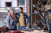 Albert (Alessio Hirschkorn) und Sebastian (Dominik Stricker) haben das alte Panther-Fahrrad wieder auf Vordermann gebracht. Albert (Alessio Hirschkorn) und Sebastian (Dominik Stricker) haben das alte Panther-Fahrrad wieder auf Vordermann gebracht.