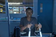 Dr. Mina Okafor (Shaunette Ren&eacute;e Wilson) hat als Einzige die volle Kontrolle &uuml;ber einen neuen Roboter, der Operationen revolutionieren soll. Doch der Ruhm soll nicht ihr gelten ...