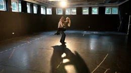 Uwe Heine-Hawley und Bettina J&auml;ger im ehemaligen &bdquo;Freddie&rsquo;s Ballhaus&ldquo; in Hamburg.
